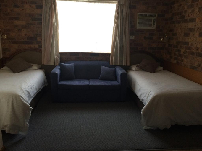 Others 4, Kinross Inn, Cooma-Monaro