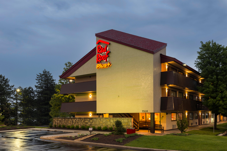 Red Roof Plus+ Chicago - Willowbrook, Dupage