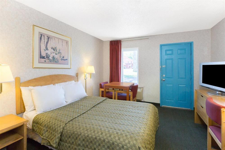 Bedroom 3, Pocono Night Lodge, Monroe