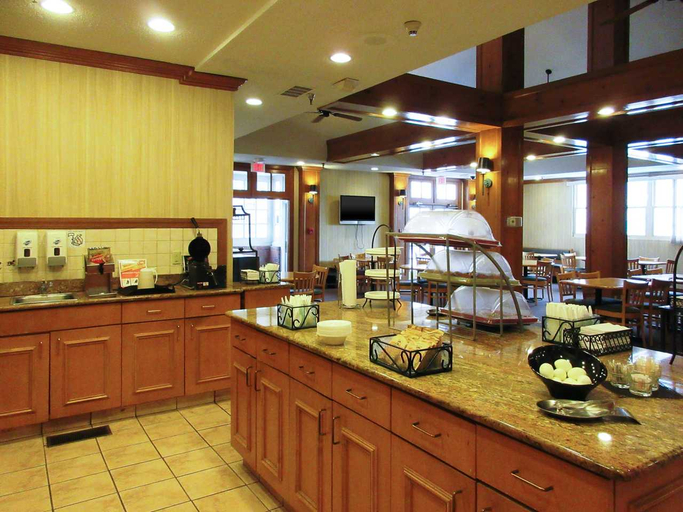Food & Drinks 5, Suburban Extended Stay Hotel, Douglas