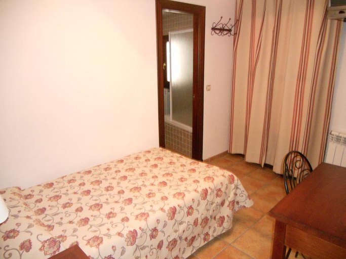 Bedroom 3, Hotel Poqueira II, Granada