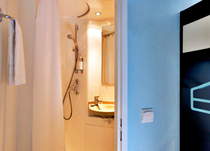 Bathroom 5, Hôtel Daval, Paris