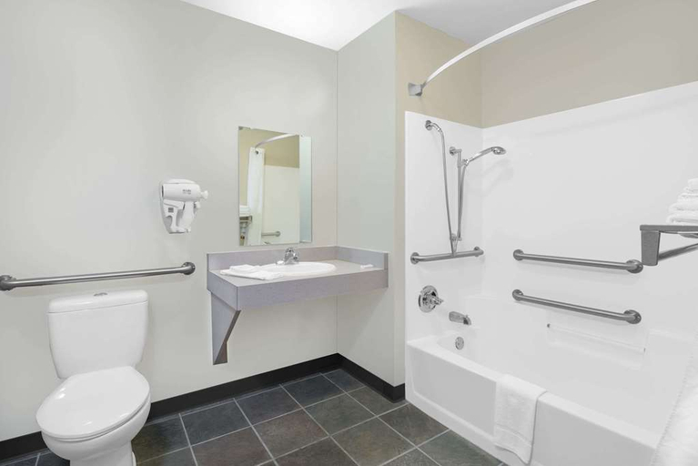 Bathroom 5, Super 8 by Wyndham Ely Minnesota, Saint Louis
