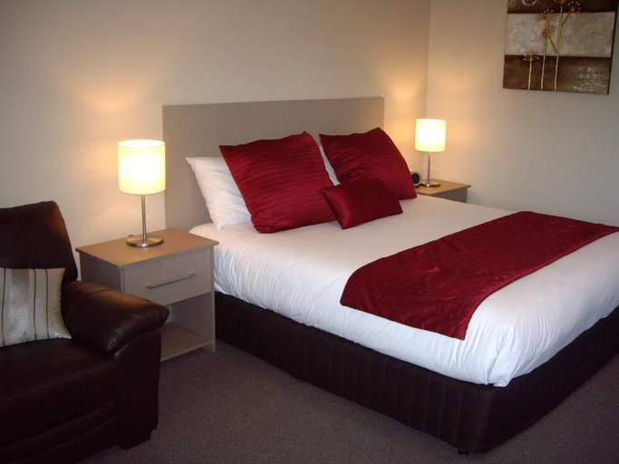 Bedroom 3, Golden Chain Tower Motor Inn, Mount Gambier