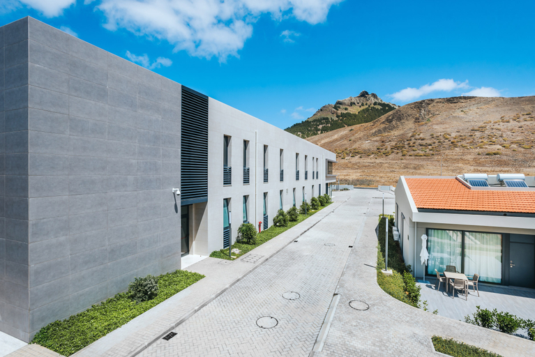 Exterior & Views