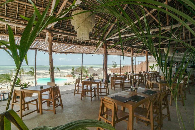 Food & Drinks 5, Zanbluu Beach Hotel, Kaskazini 'B'