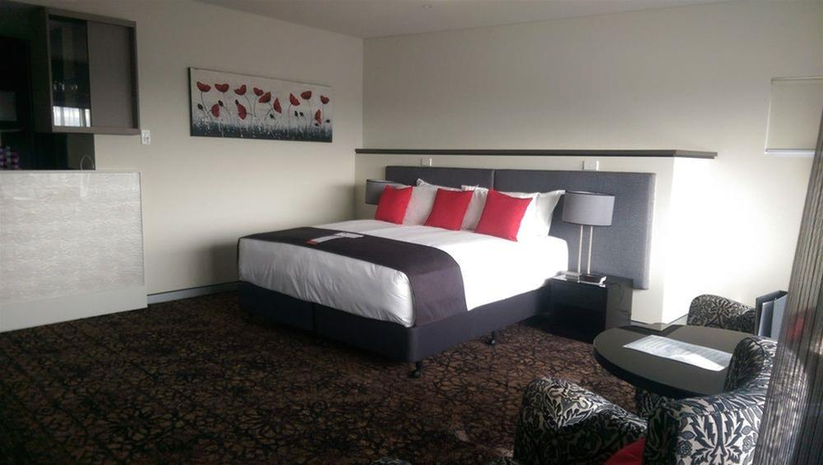 Bedroom 3, Calamvale Hotel Suites and Conference Centre, Calamvale
