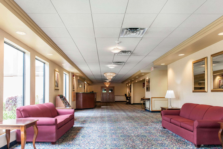 Public Area 3, Days Inn and Suites by Wyndham Hammond, IN, Lake