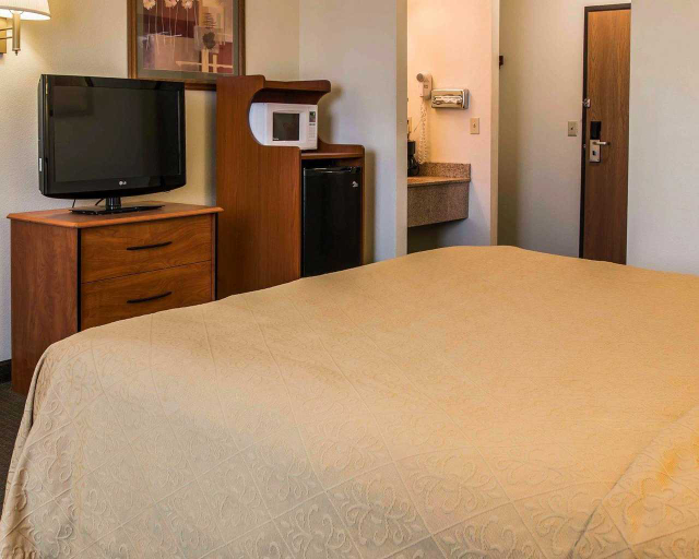 Bedroom 3, Quality Inn Durand, Shiawassee