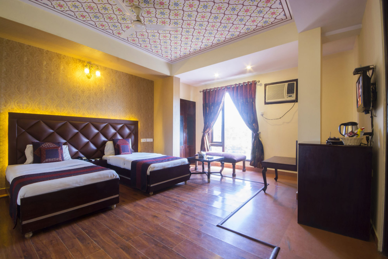 Bedroom 1, Siris 18, Agra