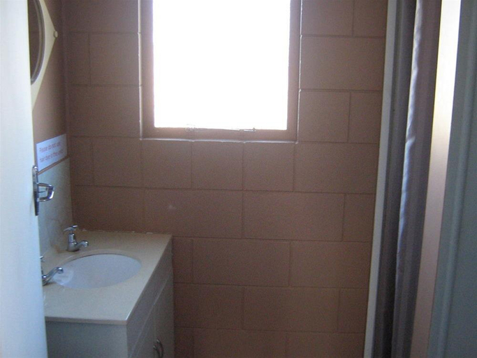 Bathroom 3, Sierra Beachfront Motel, Kaikoura