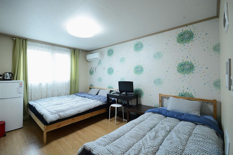 Bedroom 5, Y's house in Hongdae, Mapo