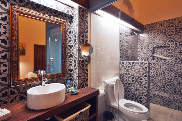 Bathroom, Casa Altamira, Querétaro