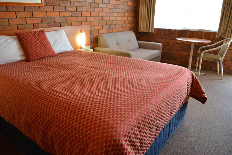 Bedroom 3, Peter Allen Motor Inn, Tenterfield