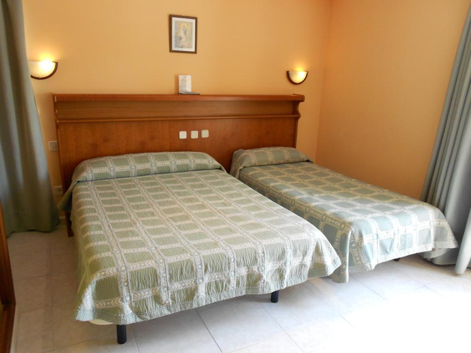 Bedroom 3, Hotel Narcea, Cantabria