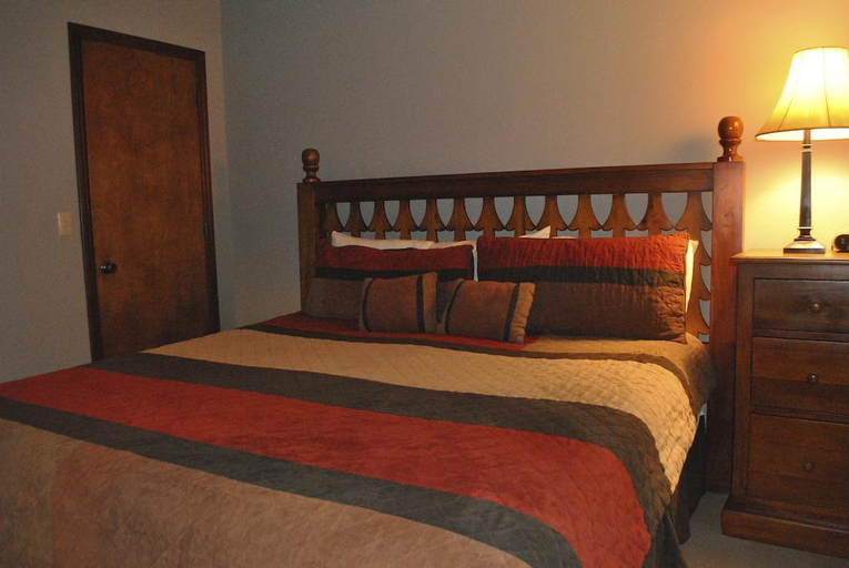 Bedroom 5, ザ ハイランズ アット シュガー, Avery