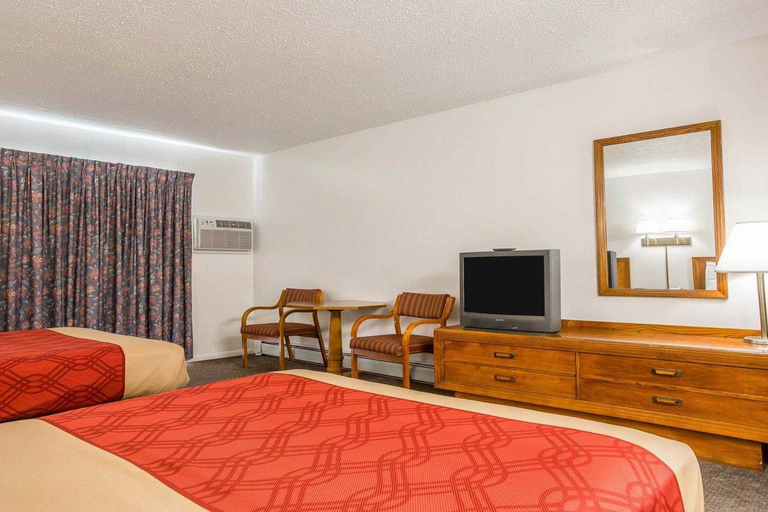 Bedroom 3, Econo Lodge Malone, Franklin