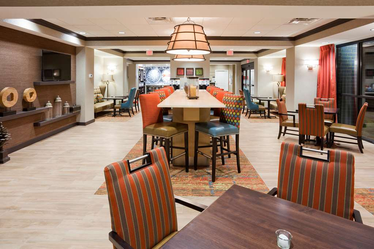 Food & Drinks 5, Hampton Inn Minneapolis-Roseville, Ramsey
