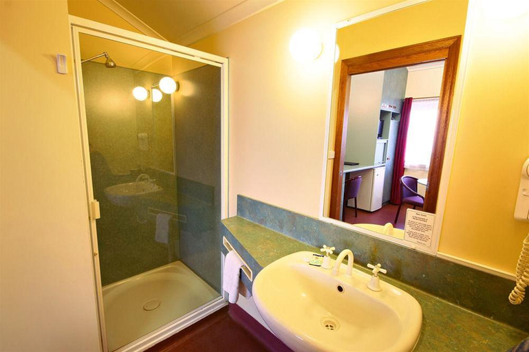 Bathroom 4, Downs Motel, Toowoomba - Central