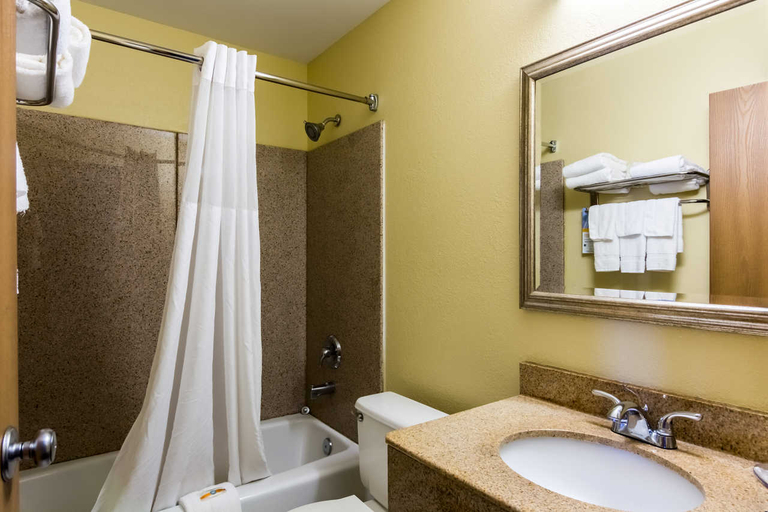 Bathroom 4, Quality Inn, Newport News