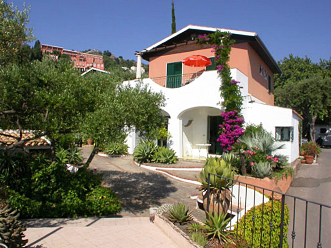 Exterior 4, Terra Rossa, Messina
