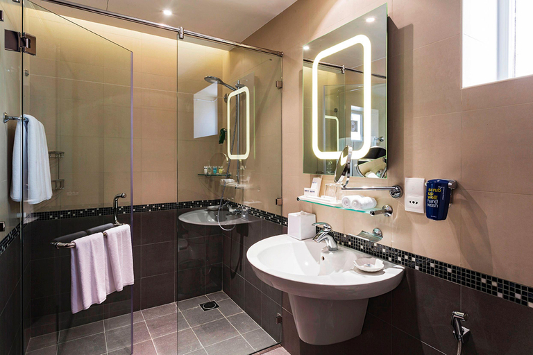 Bathroom 5, Park Inn by Radisson Hotel & Residence Duqm, Al Wusta
