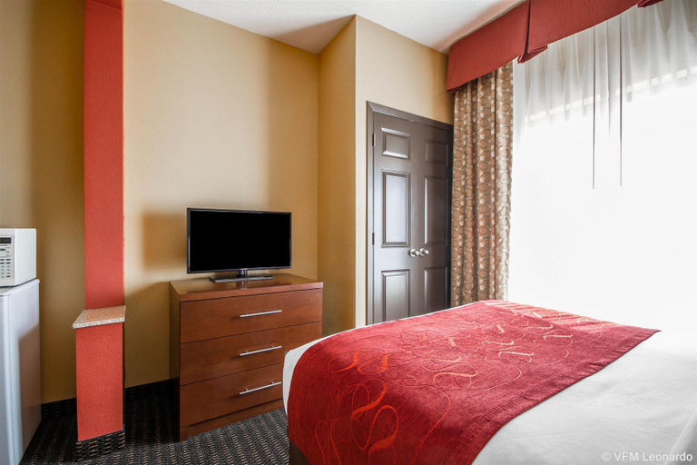 Bedroom 3, Comfort Suites Stevens Point, Portage