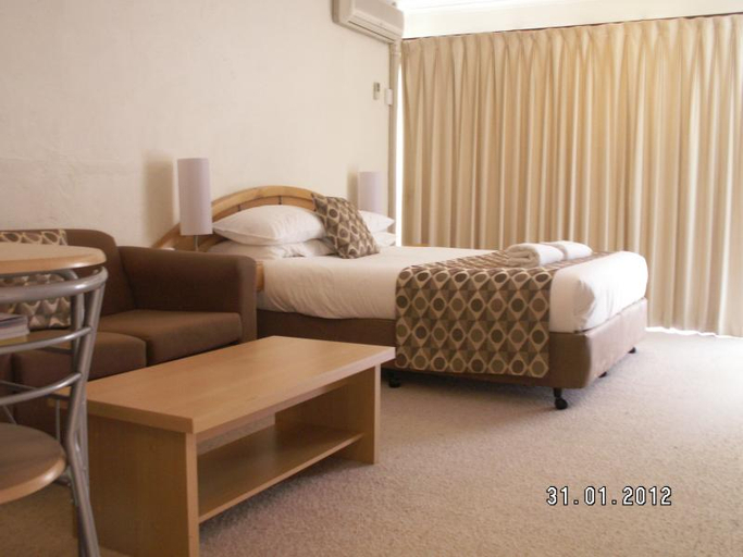 Bedroom 4, Albury Burvale Motor Inn, Albury