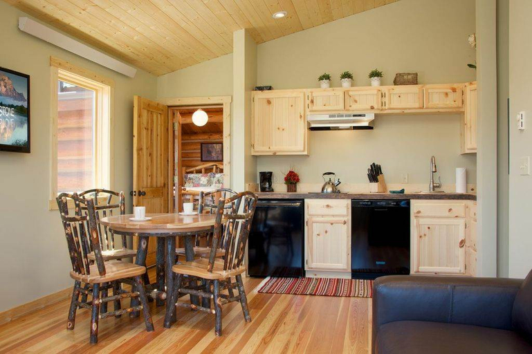 Food & Drinks 4, Macker's Cabin by JHRL, Teton
