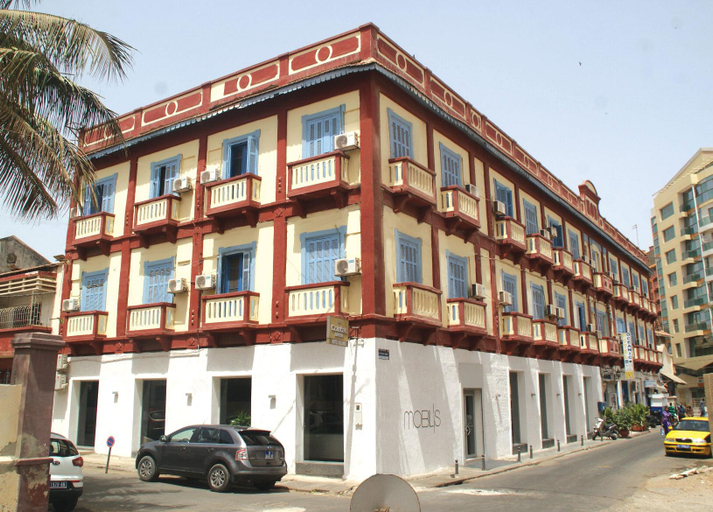 Exterior & Views