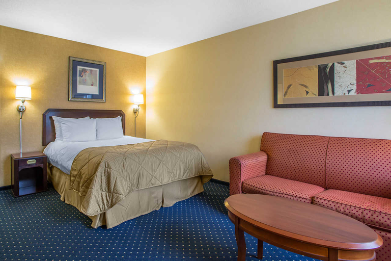 Public Area 2, Clarion Inn, Lake