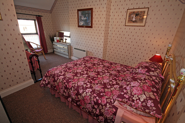 Bedroom 5, The Western Way