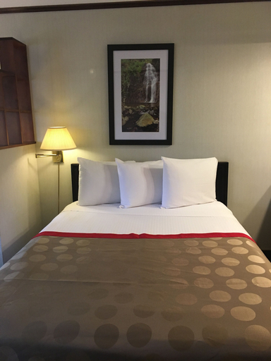 Bedroom 3, Ramada by Wyndham Portland Airport, Multnomah