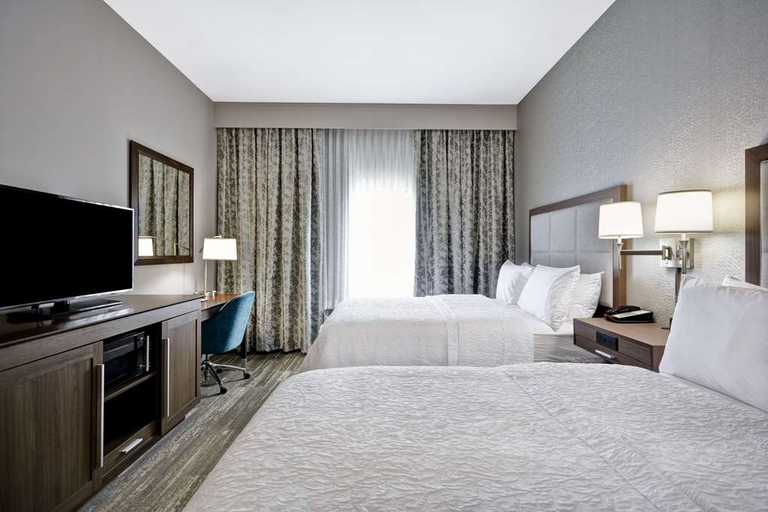 Bedroom 4, Hampton Inn Blue Ash Cincinnati, Hamilton