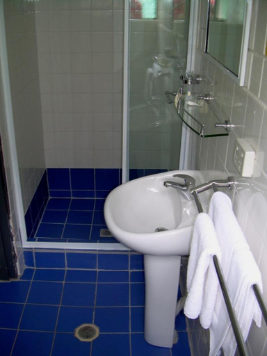 Bathroom 4, Tropical Palms, Magnetic Island