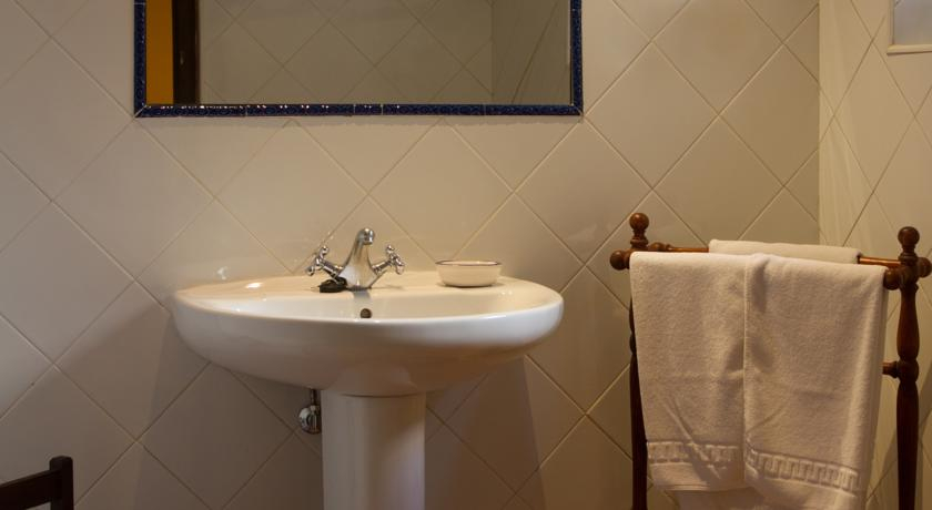 Bathroom, Casa Palacio Conde De Garcinarro, Cuenca