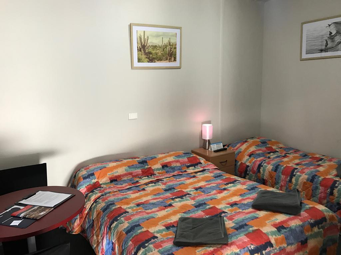 Bedroom 5, Hello Adelaide Motel and Apartments, Adelaide