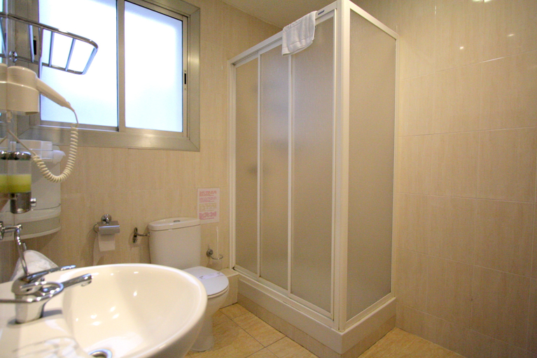 Bathroom, Artistic Hostel BCN, Barcelona