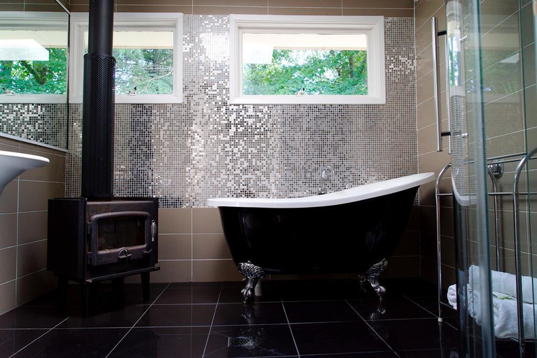 Bathroom 1, Leura Camellias, Blue Mountains