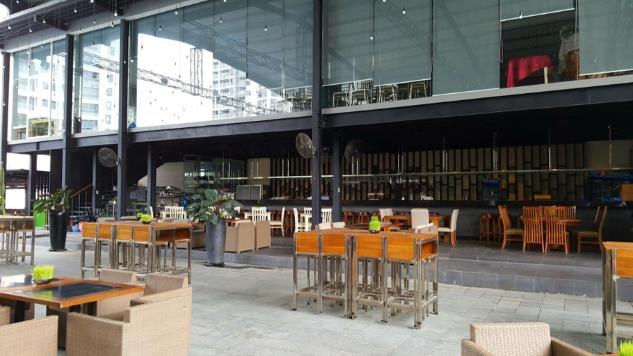 Food & Drinks, Henry Apt Expo Secc Goft SWPool F11th, District 7