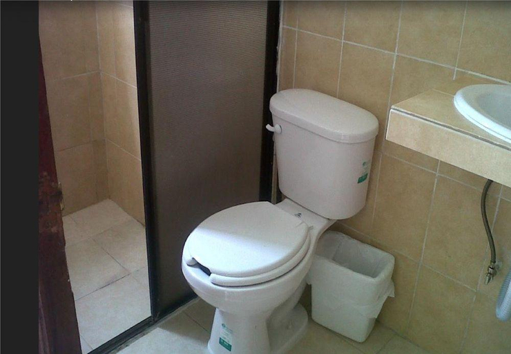 Bathroom, Los Cuates de Cancun, Isla Mujeres