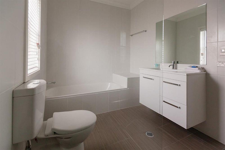 Bathroom 4, Everton Apartments, Newcastle - Throsby