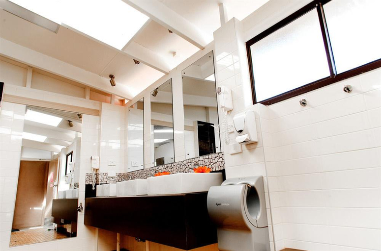 Bathroom 4, Discovery Parks - Emerald Beach, Coffs Harbour - Pt B