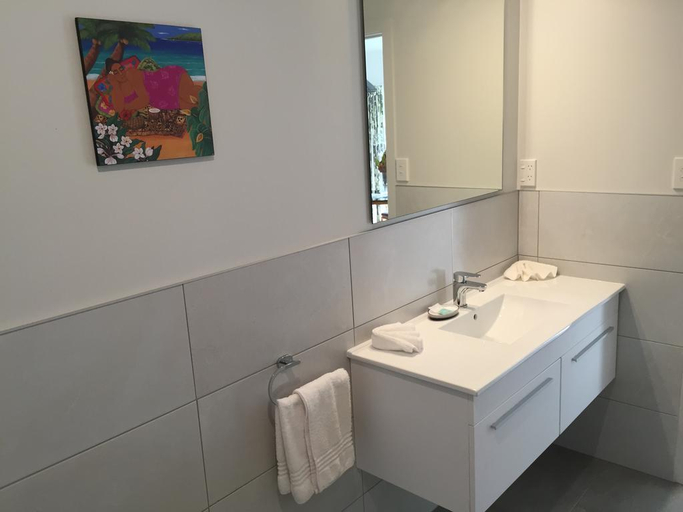 Bathroom 3, Lagoon Breeze Villas, Rorotonga