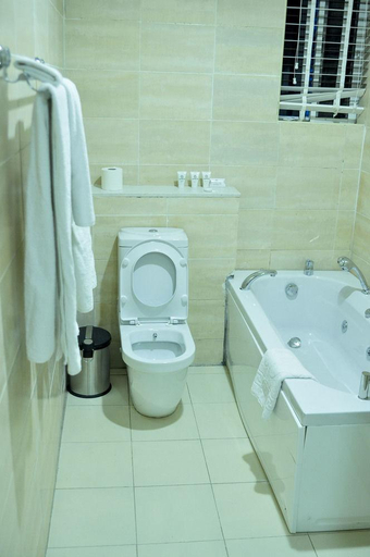 Bathroom 5, Fritz Apartments and Suites, Bwari