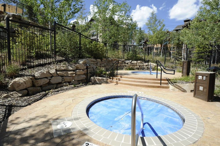 Sport & Beauty, Abode at Shooting Star, Summit