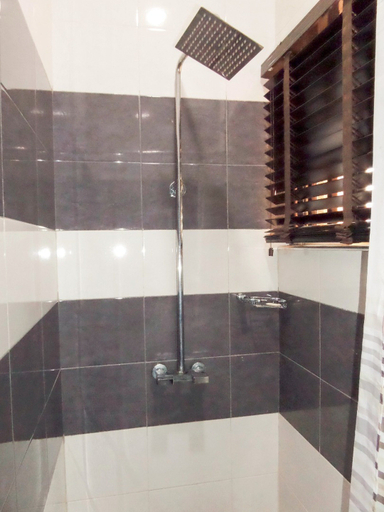 Bathroom 4, Britannia Hotel & Suites, Mushin