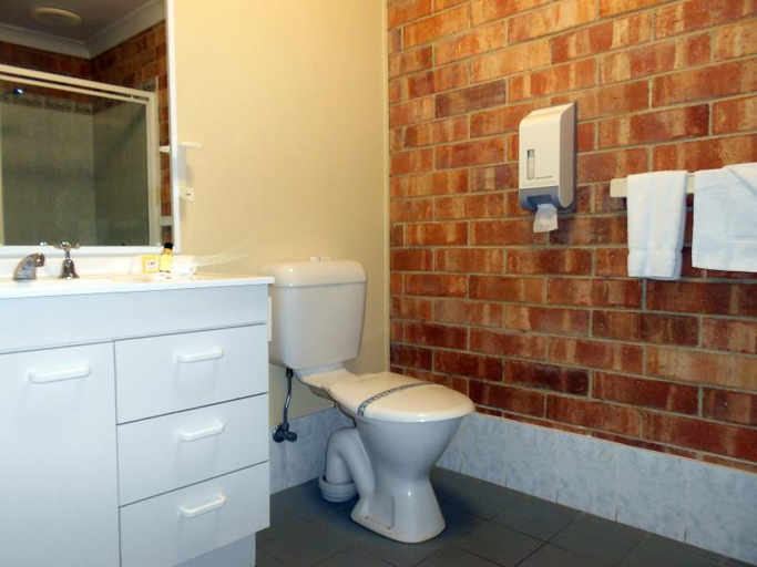 Bathroom 3, Lismore Wilson Motel, Lismore - Pt A