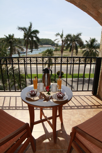 Food & Drinks 4, Marina Park Plaza Huatulco Condohotel, Dist. Pochutla