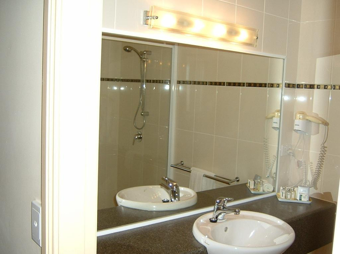 Bathroom 4, Armidale Pines Motel, Armidale Dumaresq